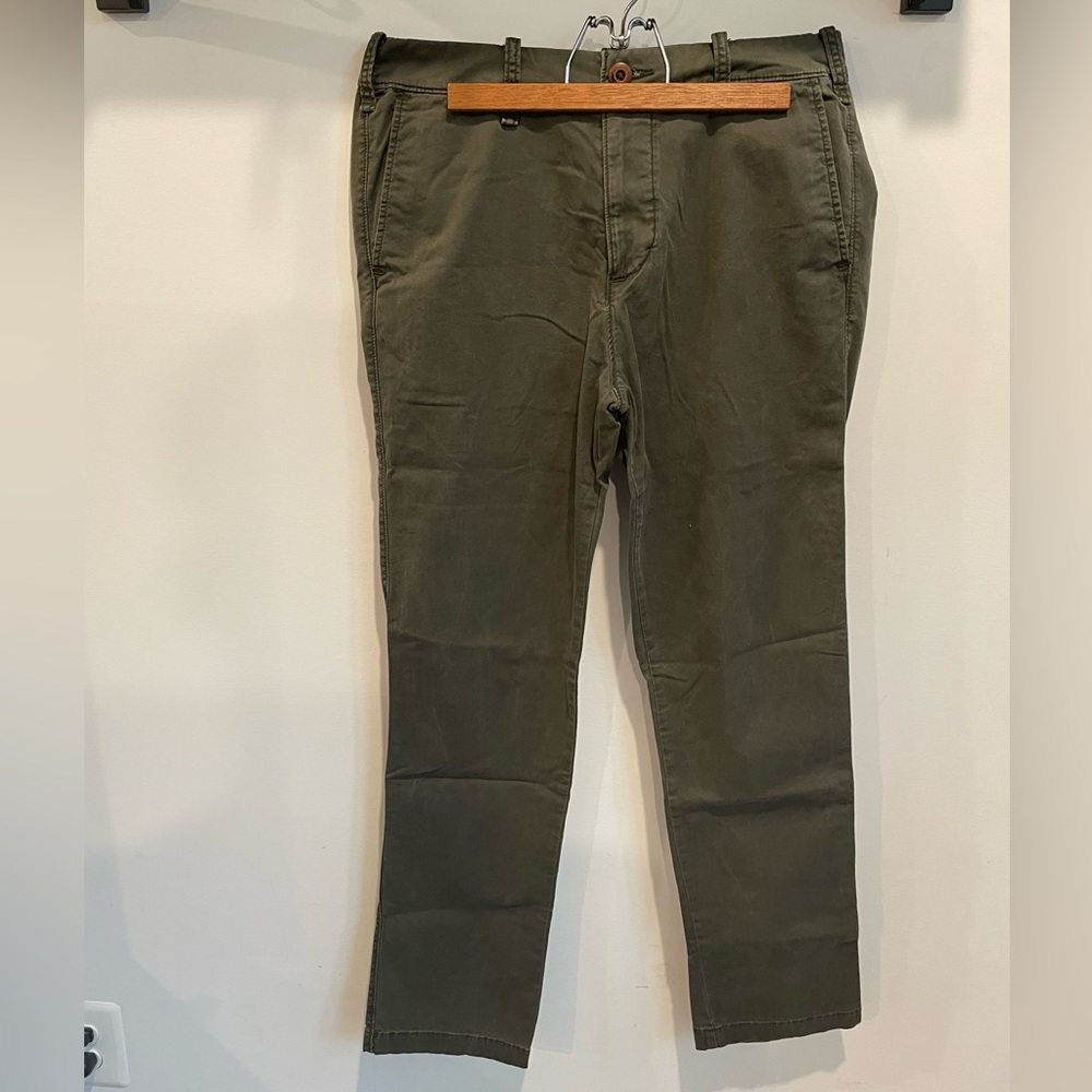 Hollister Mens 30x32 dark green pants